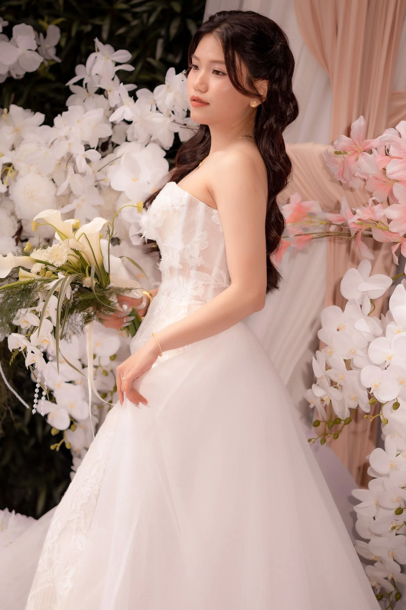 秀禾服与龙凤褂怎么选：从纹样到剪裁的“中式嫁衣指南”