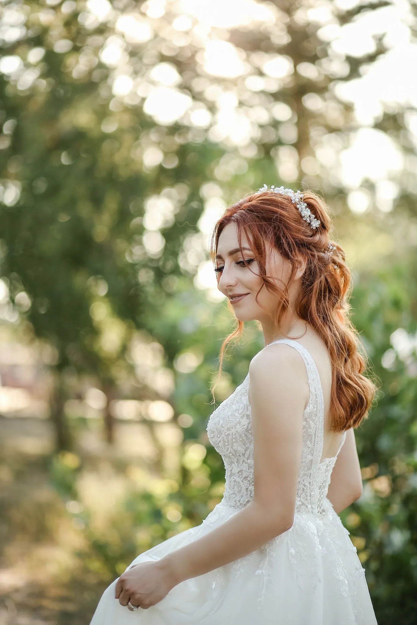 白色婚纱 新娘户外|租婚纱